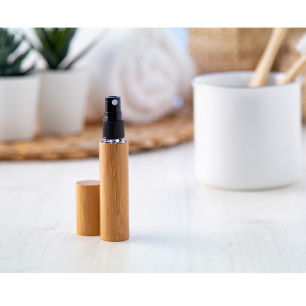 Fragrano flacone di profumo in bambù